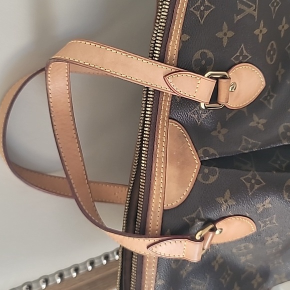 Louis Vuitton Classic Monogram Tote with Tan Accents - Picture 5 of 15